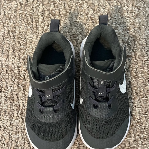 Nike Kids Revolution 6 Tennis Shoes - Picture 3 of 6